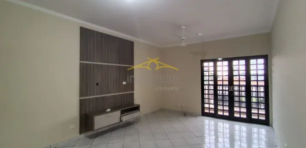 Casa com 3 Quartos para alugar, 220m² no Jardim São Domingos, Americana