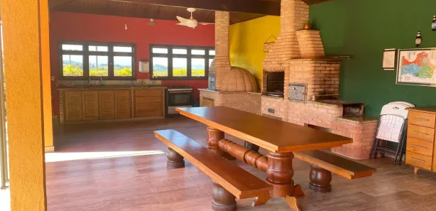 Fazenda / Sítio / Chácara com 5 Quartos à venda, 700m² no , Mairinque