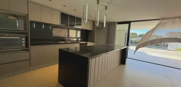 Casa de Condomínio com 4 Quartos à venda, 290m² no Jardim Leblon, Maringá
