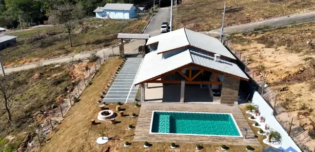 Fazenda / Sítio / Chácara com 3 Quartos à venda, 1000m² no , Mairinque