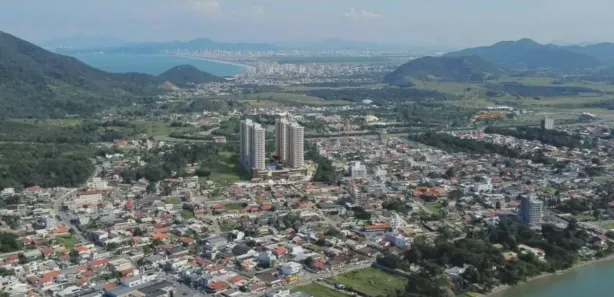 Apartamento com 2 Quartos à venda, 75m² no Armação, Penha