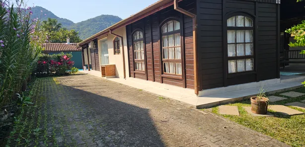 Casa de Condomínio com 3 Quartos para venda ou aluguel, 200m² no Horto Florestal, Ubatuba