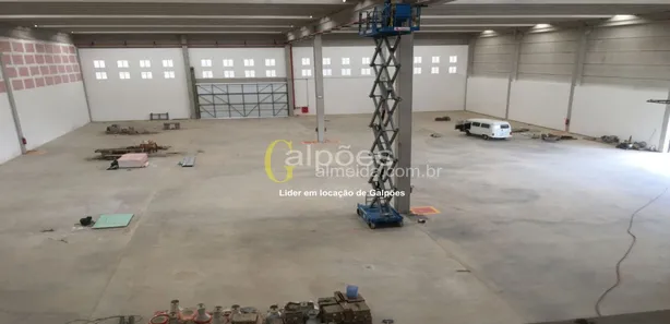 Galpão / Depósito / Armazém para venda ou aluguel, 7260m² no Mombaça, São Roque