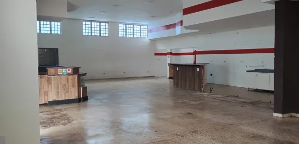 Loja / Salão / Ponto Comercial com 1 Quarto para venda ou aluguel, 448m² no Parque Residencial Iguatemi, Araraquara