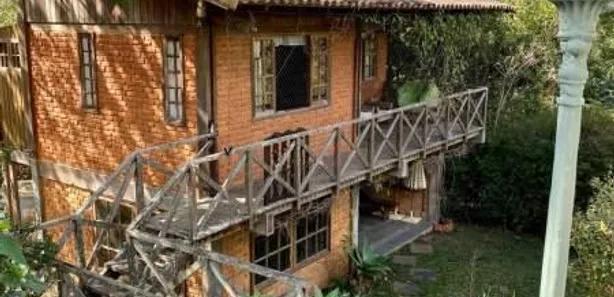 Fazenda / Sítio / Chácara com 5 Quartos à venda, 235m² no Carangola, Petrópolis