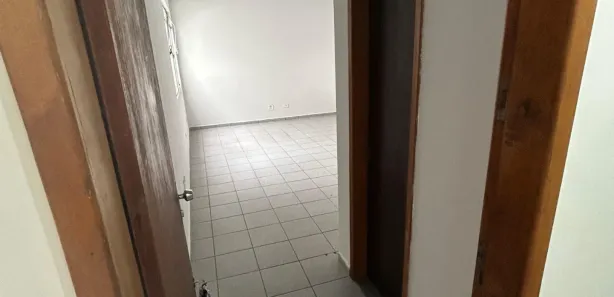 Conjunto Comercial / Sala com 2 Quartos para alugar, 26m² no Zona 02, Maringá