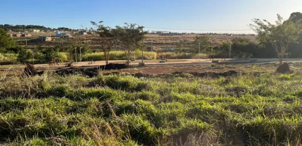 Terreno / Lote / Condomínio à venda, 240m² no Residencial Maria Monteiro, Trindade