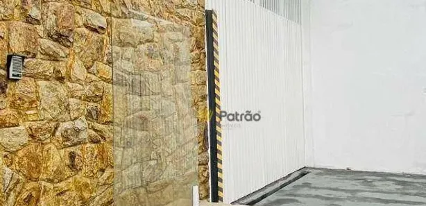 Galpão / Depósito / Armazém para venda ou aluguel, 599m² no Vila Palmares, Santo André