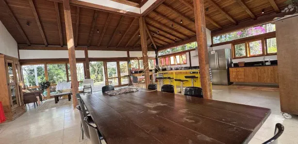 Fazenda / Sítio / Chácara com 6 Quartos à venda, 8000m² no , Mairinque