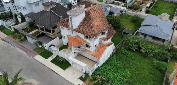 Casa com 4 Quartos para alugar, 336m² no Comerciário, Criciúma