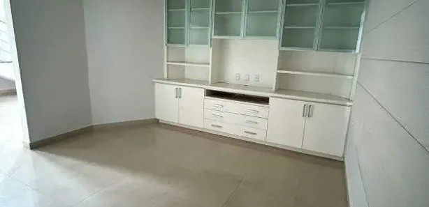 Sobrado com 4 Quartos à venda, 285m² no Jardins Madri, Goiânia