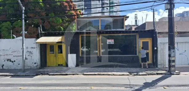 Galpão / Depósito / Armazém à venda, 360m² no Farolândia, Aracaju