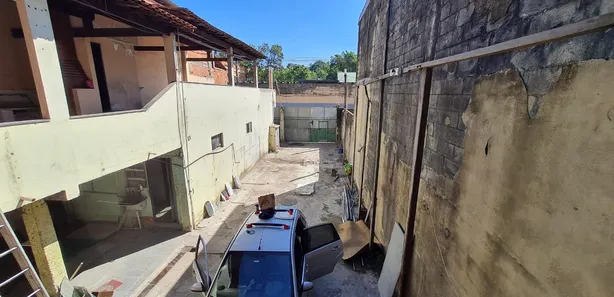 Galpão / Depósito / Armazém com 4 Quartos à venda, 600m² no BNH, Mesquita