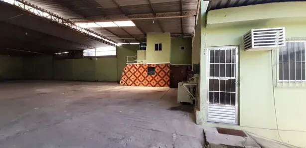 Galpão / Depósito / Armazém para venda ou aluguel, 600m² no Taquara, Rio de Janeiro