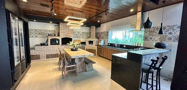 Sobrado com 4 Quartos à venda, 750m² no Centro, Igaratá