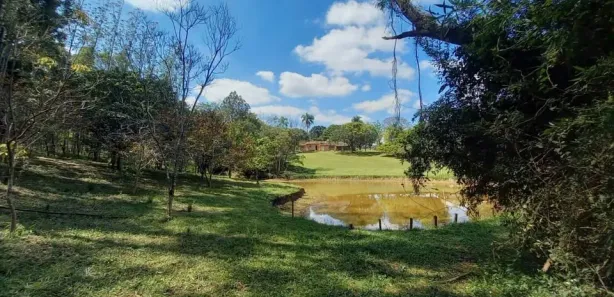 Fazenda / Sítio / Chácara com 4 Quartos à venda, 1000m² no , Alumínio