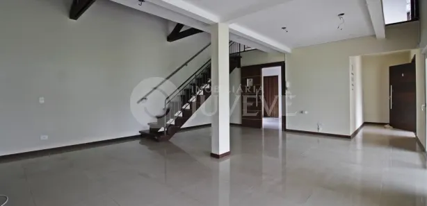 Casa com 3 Quartos para alugar, 286m² no Jardim Social, Curitiba