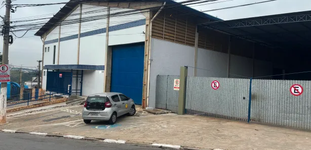 Galpão / Depósito / Armazém para venda ou aluguel, 1657m² no Campo da Vila, Santana de Parnaíba