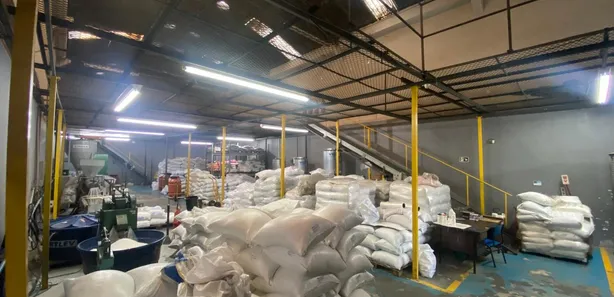 Galpão / Depósito / Armazém para venda ou aluguel, 400m² no Parada de Lucas, Rio de Janeiro