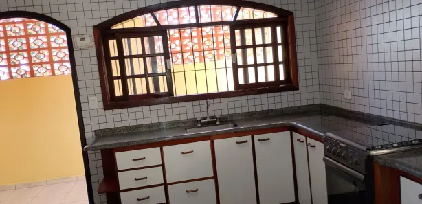 Sobrado com 3 Quartos à venda, 270m² no Jardim das Oliveiras, Jacareí