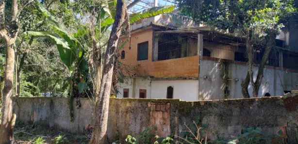 Fazenda / Sítio / Chácara com 8 Quartos à venda, 200m² no Vale das Pedrinhas, Guapimirim