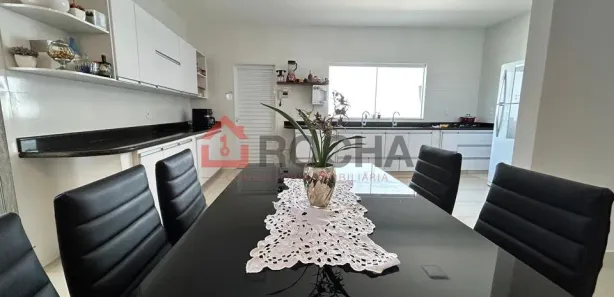 Casa de Condomínio com 5 Quartos à venda, 300m² no Região dos Lagos, Brasília