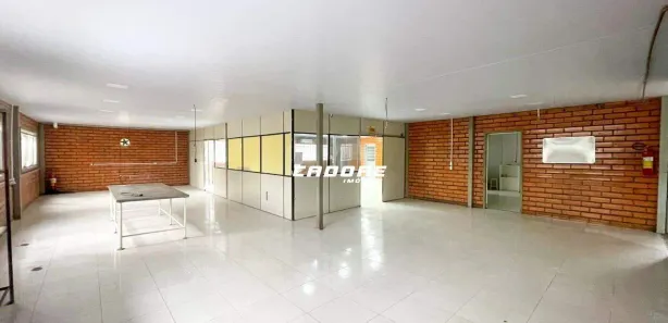 Conjunto Comercial / Sala para alugar, 350m² no Do Salto, Blumenau