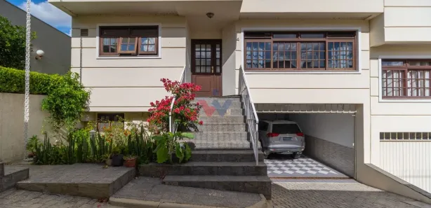 Sobrado com 3 Quartos para venda ou aluguel, 207m² no Jardim Social, Curitiba