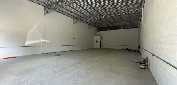 Galpão / Depósito / Armazém para alugar, 240m² no Santa Regina, Camboriú