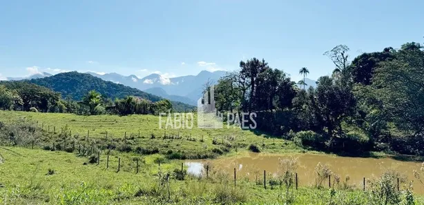 Fazenda / Sítio / Chácara com 2 Quartos à venda, 372000m² no Maraporã, Cachoeiras de Macacu