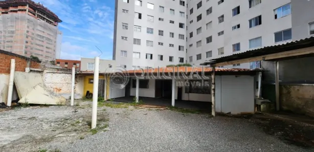 Terreno / Lote / Condomínio para alugar, 560m² no Cristo Rei, Curitiba