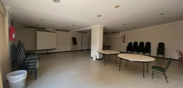 Loja / Salão / Ponto Comercial com 1 Quarto para alugar, 100m² no Fazenda Castelo, Resende
