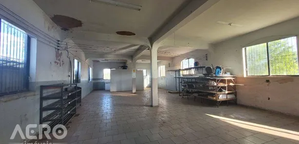 Galpão / Depósito / Armazém à venda, 650m² no , Pederneiras
