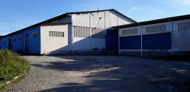 Galpão / Depósito / Armazém à venda, 2600m² no Centro, Simões Filho