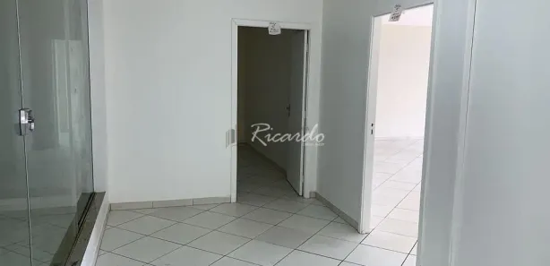 Conjunto Comercial / Sala para alugar, 62m² no Centro, Arapongas