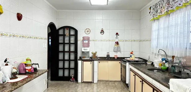 Sobrado com 4 Quartos para venda ou aluguel, 414m² no Vila Júlia, Poá