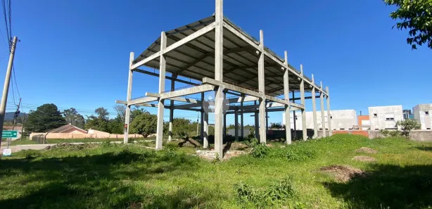 Galpão / Depósito / Armazém para venda ou aluguel, 480m² no Diácono João Luiz Pozzobon, Santa Maria