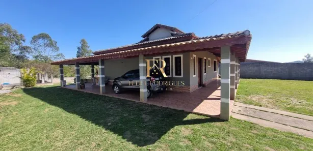 Fazenda / Sítio / Chácara com 2 Quartos à venda, 223m² no Centro, Guararema