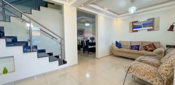 Sobrado com 4 Quartos à venda, 329m² no Guará II, Brasília