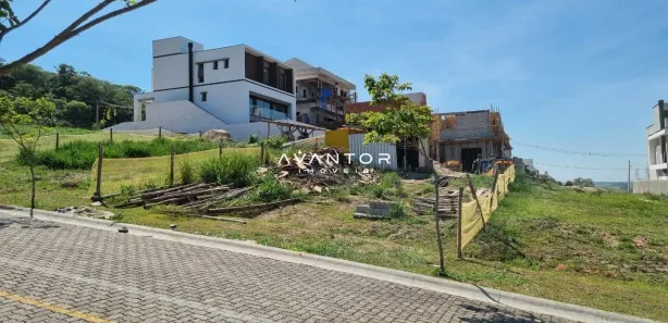 Terreno / Lote / Condomínio à venda, 300m² no Tomazetti, Santa Maria