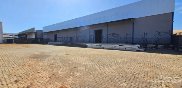 Galpão / Depósito / Armazém para venda ou aluguel, 2200m² no Santa Maria, Brasília