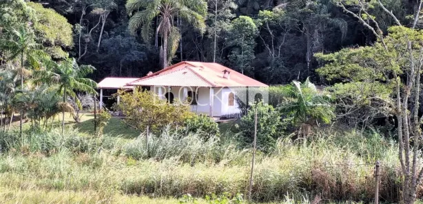 Fazenda / Sítio / Chácara com 3 Quartos à venda, 774m² no Ipiabas, Barra do Piraí