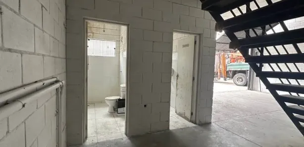 Galpão / Depósito / Armazém para alugar, 270m² no Jardim Baronesa, Taubaté