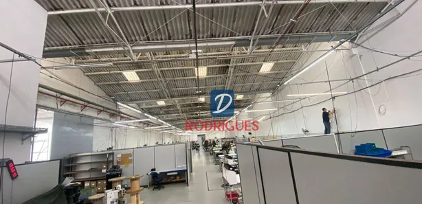 Galpão / Depósito / Armazém para alugar, 1700m² no Taboão, Diadema