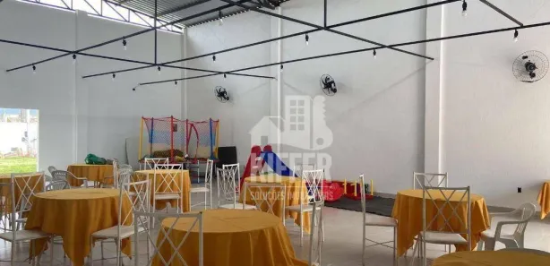 Galpão / Depósito / Armazém à venda, 180m² no Jardim Atlântico Central (Itaipuaçu), Maricá