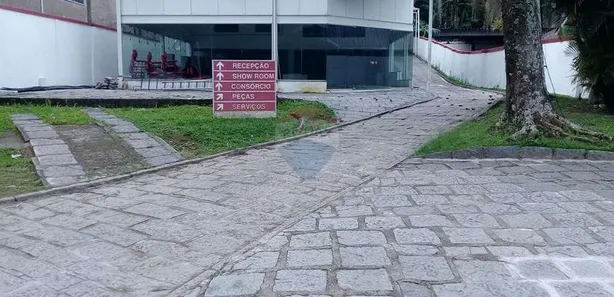 Galpão / Depósito / Armazém para alugar, 672m² no Coronel Veiga, Petrópolis