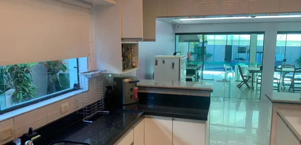 Sobrado com 5 Quartos para venda ou aluguel, 200m² no Riviera, Bertioga