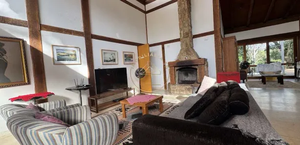 Fazenda / Sítio / Chácara com 6 Quartos à venda, 8000m² no , Mairinque