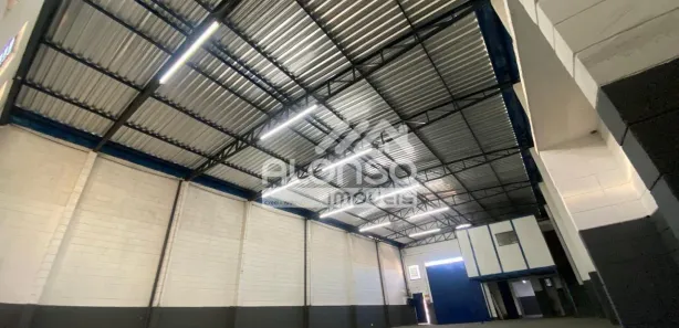 Galpão / Depósito / Armazém para venda ou aluguel, 350m² no Parque Laguna, Taboão da Serra