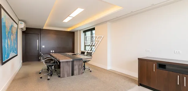 Conjunto Comercial / Sala para alugar, 201m² no Centro, Curitiba